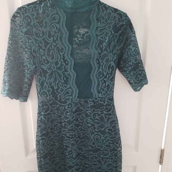 Express elegant green dress, Excellent condition. - Picture 2 of 4